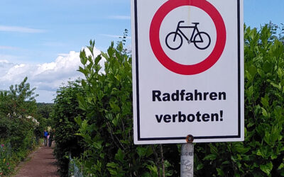Radfahren in der Gartenanlage